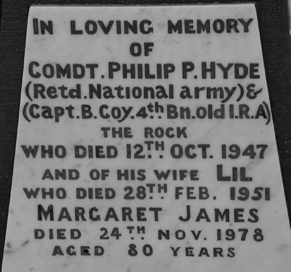 Hyde, Comdt. Philip, Lil, Margaret James.jpg 167.9K